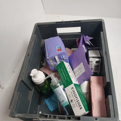 TOTE OF APPROXIMATELY 20 ASSORTED COSMETICS TO INCLUDE: AVENE CICALFATE PLUS