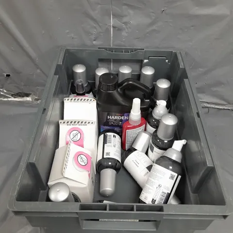TOTE OF APPROX 10 CLEANING PRODUCTS TO INCLUDE , WASHING UP LIQUID , FOAM CLEANER , ETC