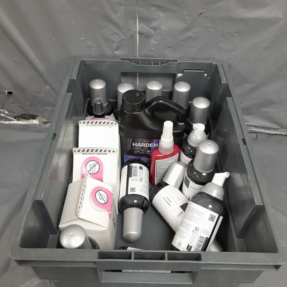 TOTE OF APPROX 10 CLEANING PRODUCTS TO INCLUDE , WASHING UP LIQUID , FOAM CLEANER , ETC 