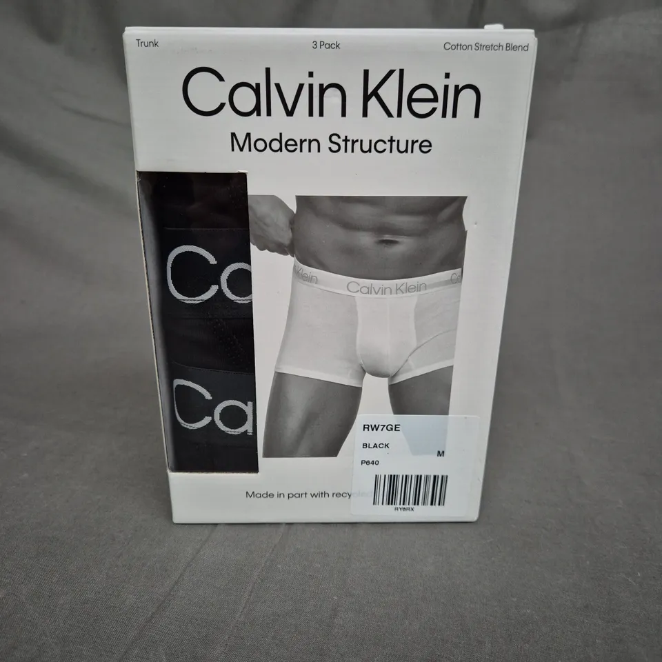 BOXED CALVIN KLEIN TRUNKS IN BLACK - SIZE MEDIUM