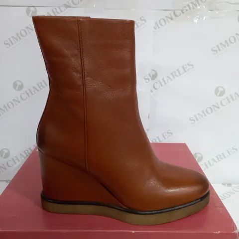 BOXED MODA IN PELLE AMBALINE TAN LEATHER BOOTS - SIZE 40