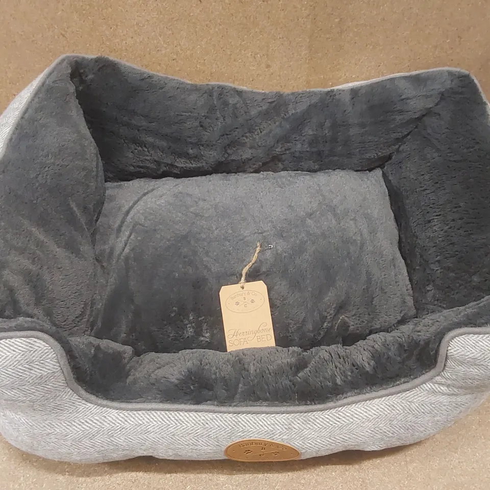 BANBURY & CO. HERRINGBONE SOFA BED