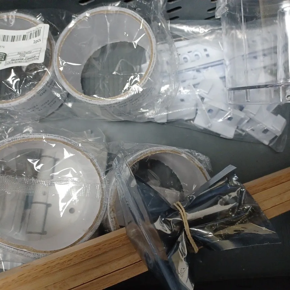 BOX OF APPROXIMATELY 8 ASSORTED ITEMS TO INCLUDE - DEADBOLT LOCK , 38W COMPACT FLUORESCENT CC , 15 TEA LIGHTS ETC