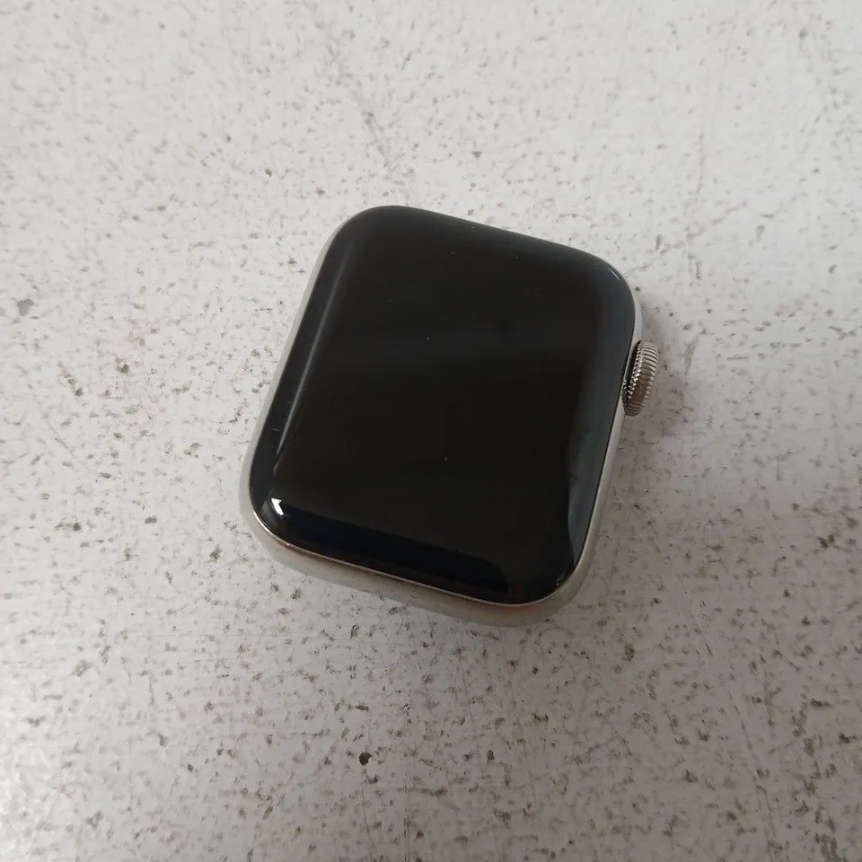 APPLE WATCH SERIES 6 40MM CELLULAR STAINLESS STEEL SILVER