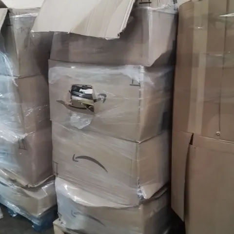PALLET CONTAINING A LARGE QUANTITY OF ASSORTED TABLE CASES 
