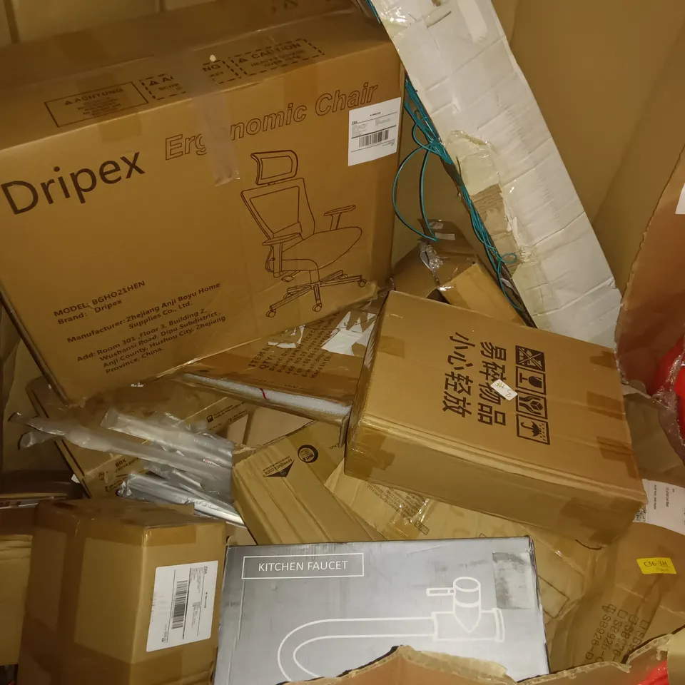 PALLET OF ASSORTED ITEMS TO INCLUDE ERGONOMIC CHAIR, 52" CEILING LIGHT AND MULTIFUNCTION FOOD PROCESSOR 