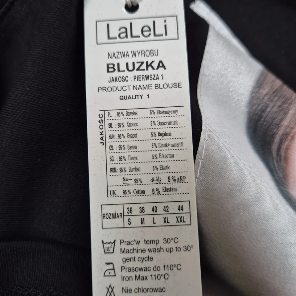 LALELI BLOUSE – BLACK WITH PORTRAIT PRINT AND GINGHAM HEM