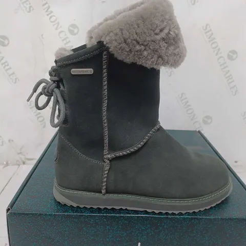 BOXED EMU BIRDWOOD WATERPROOF SHEEPSKIN BOOTS - SIZE W7/M6