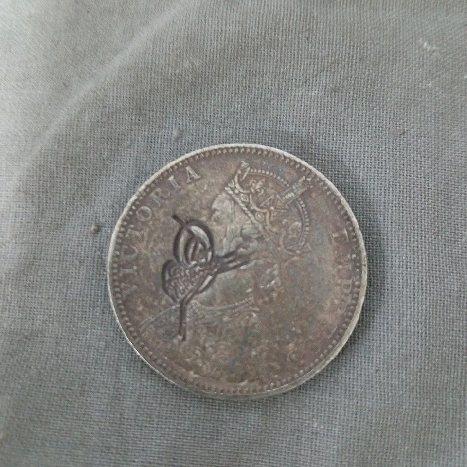 APPROXIMATELY 10 INDIAN SILVER ONE RUPEE COINS