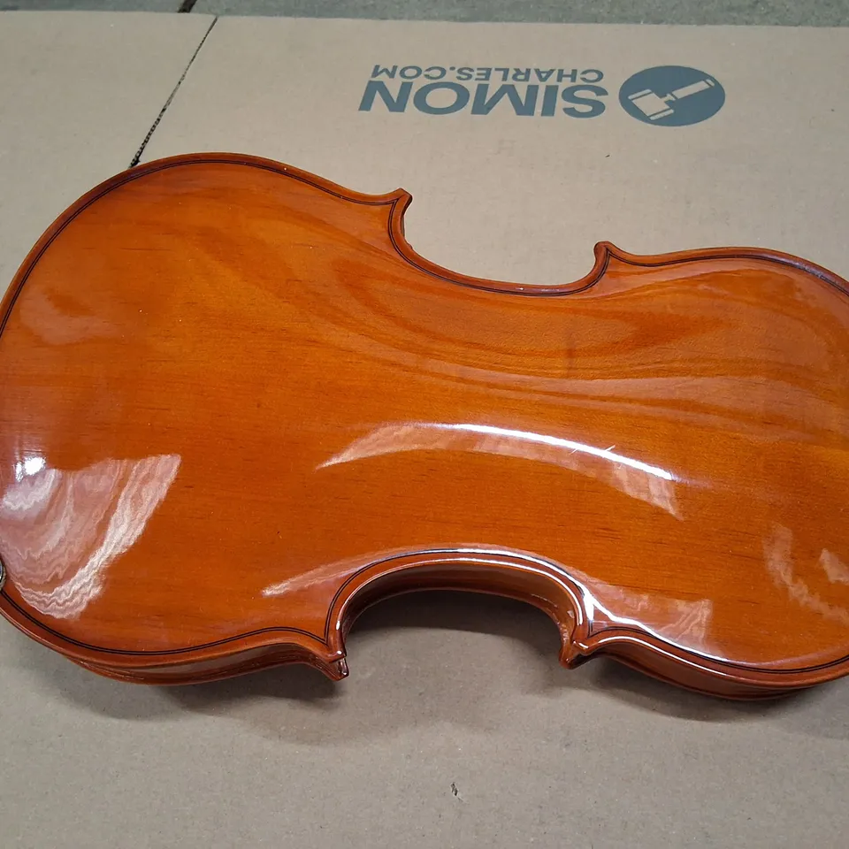 STENTOR STUDENT 3/4 VIOLIN WITH BOW IN WOODEN CASE (USED) – INCLUDES BOW AND ACCESSORIES