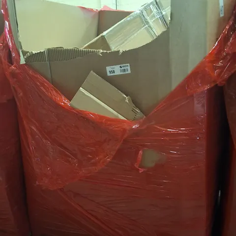 PALLET OF ASSORTED HOUSEHOLD GOODS AND ITEMS TO INCLUDE;CAT LITTER BOX,DUVET,ETC