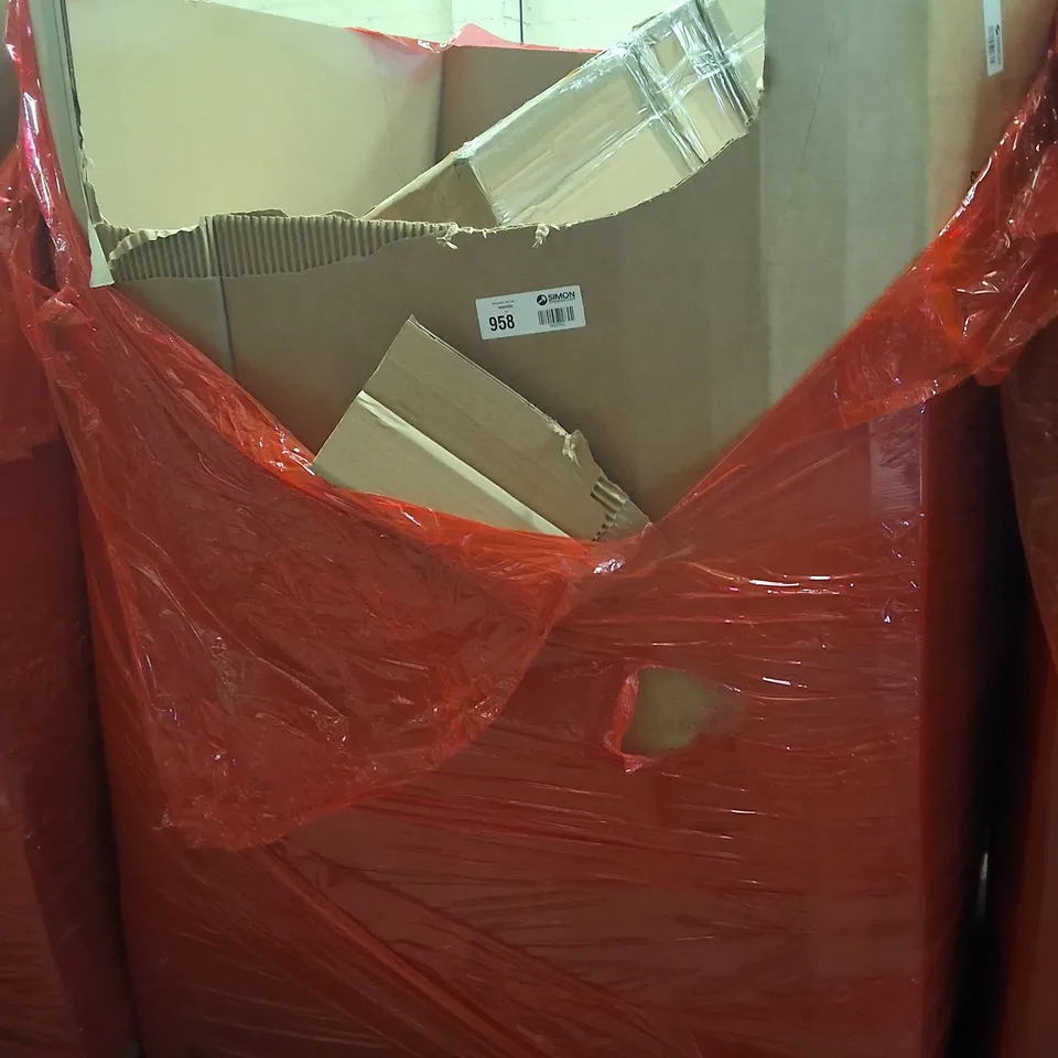 PALLET OF ASSORTED HOUSEHOLD GOODS AND ITEMS TO INCLUDE;CAT LITTER BOX,DUVET,ETC