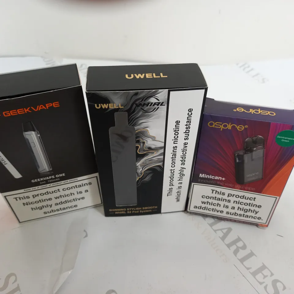 APPROXIMATELY 20 VAPES & E-CIGARETTES TO INCLUDE GEEKVAPE ON, UWEELL WHIRL, ASPIRE MINICAN+, ETC