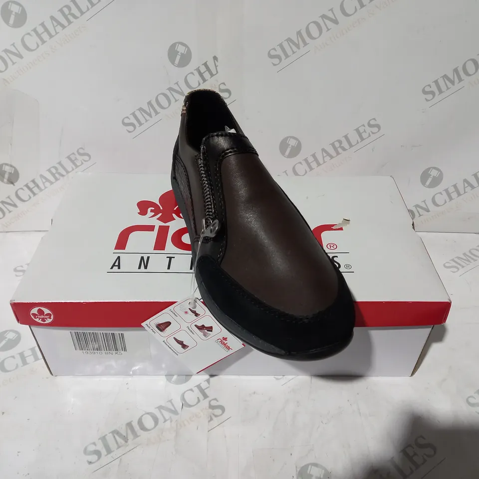 BOXED PAIR OF RIEKER TRAINER ZIP SHOES IN BROWN UK SIZE 6