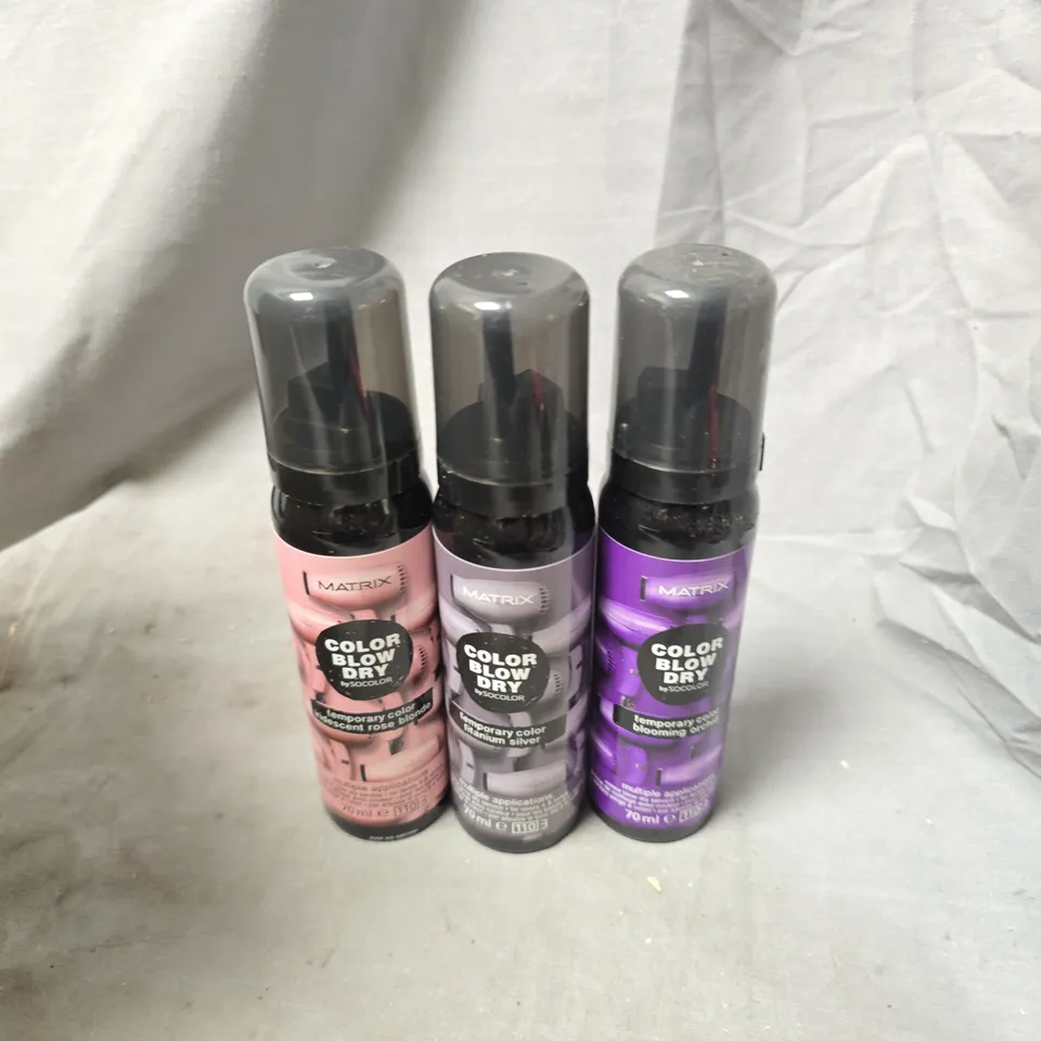 APPROXIMATELY 20 ASSORTED MATRIX BLOW DRY SPRAYS TO INCLUDE ROSE BLONDE, BLOOMING ORCHID, TITANIUM SILVER, ETC - COLLECTION ONLY