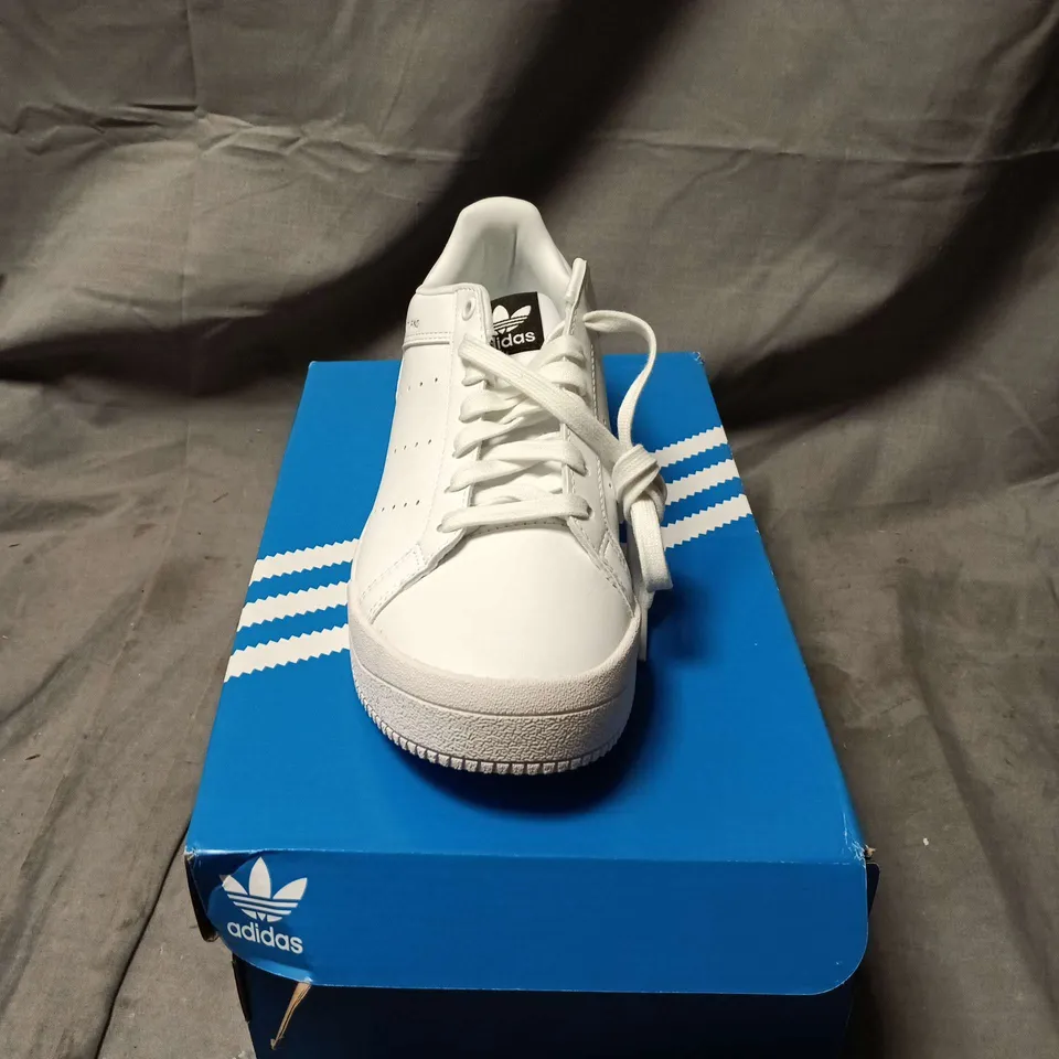 ADIDAS COURT TOURINO WHITE SNEAKERS – UK 7 (US 7.5, EU 40 2/3)