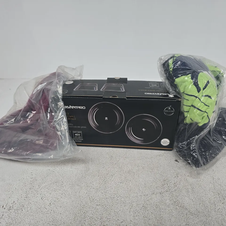 BOX OF APPROXIMATELY 15 ASSORTED HOUSEHOLD ITEMS TO INCLUDE CLOTHING IN VARIOUS STYLES AND SIZES, ETC