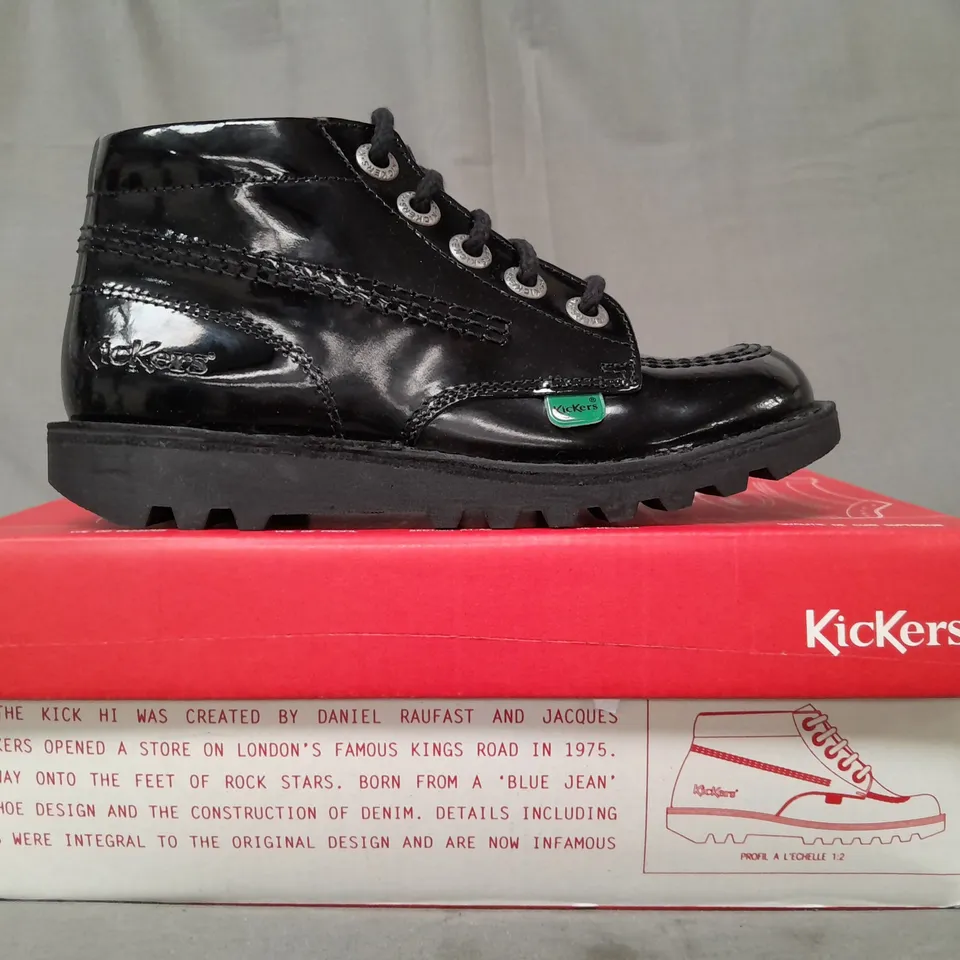 BOXED PAIR OF KICKERS KID'S SHOES IN BLACK EU SIZE 32