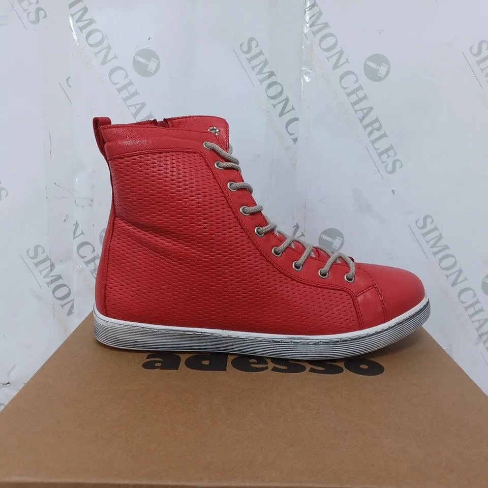 BOXED PAIR OF ADESSO BOOTS IN RED SIZE 7