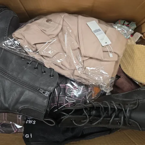 BOX OF APPROXIMATELY 10 ASSORTED HOUSEHOLD ITEMS TO INCLUDE CLOTHING, SHOES, ETC - SIZES AND STYLES VARY