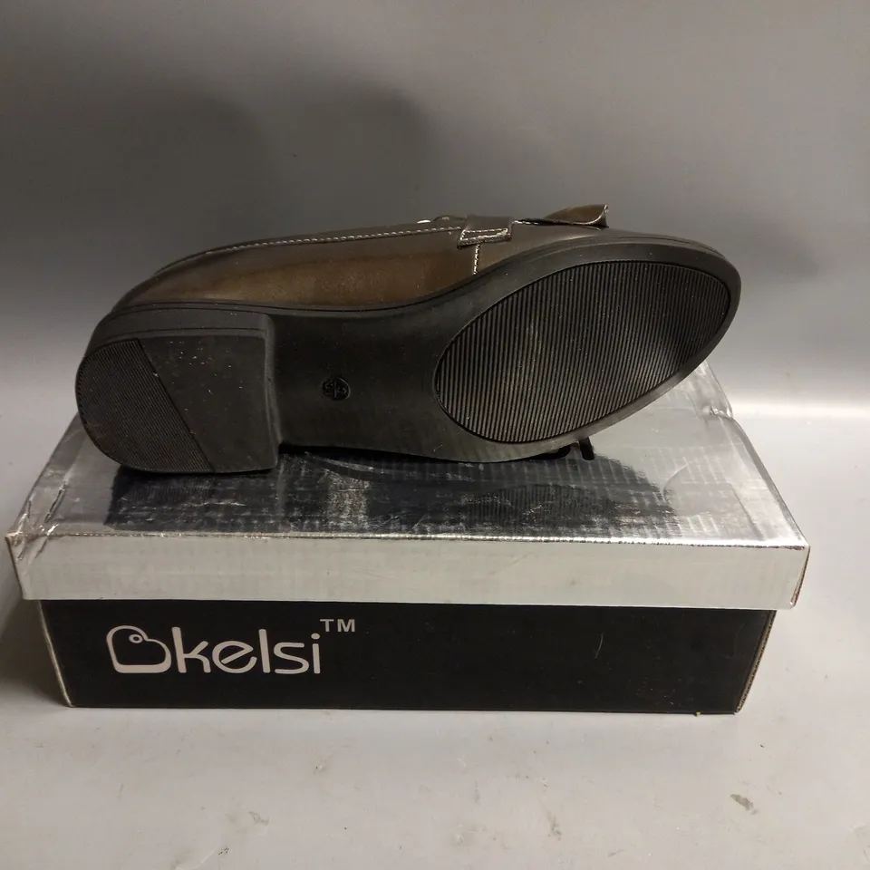 BOXED KELSI LADIES FLAT GUN BROGUES. SIZE 3