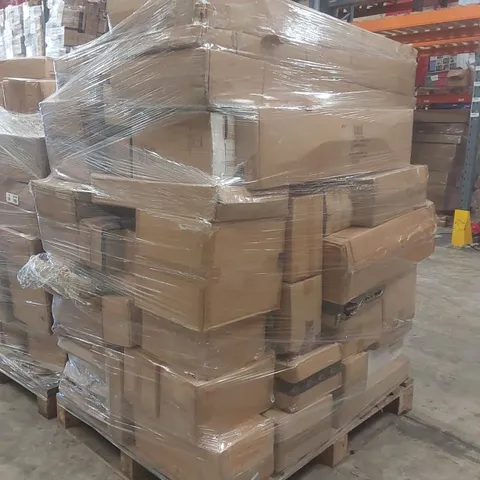 PALLET CONTAINING A VERY LARGE QUANTITY OF ASSORTED DESIGNER LIGHTING PRODUCTS