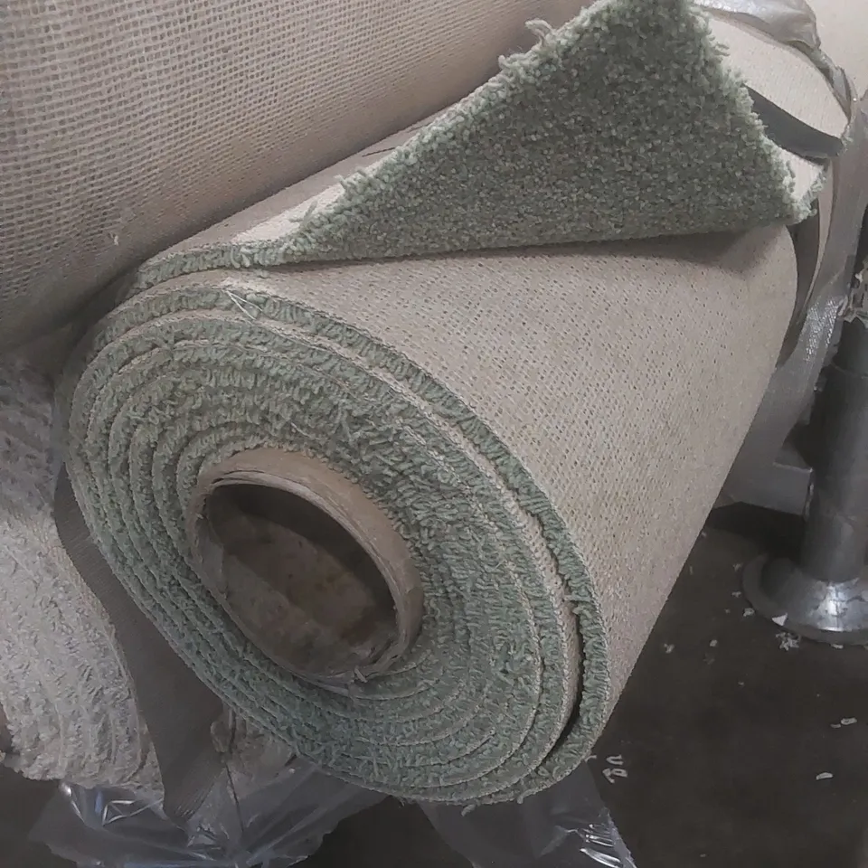 ROLL OF QUALITY F/WORCS WOLVERLEY WILLOW CARPET // SIZE: APPROX 5 X 5.15m