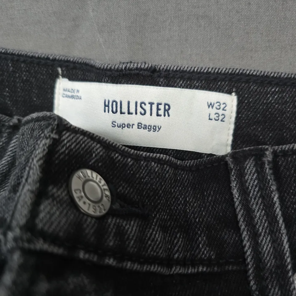 HOLLISTER SUPER BAGGY JEANS – DARK WASH – UK 32W X 32L