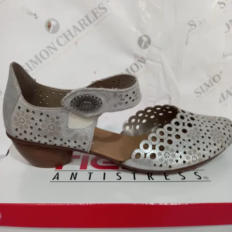 BOXED PAIR OF RIEKER ANTISTRESS HEELED SHOES IN SILVER - SIZE 7.5