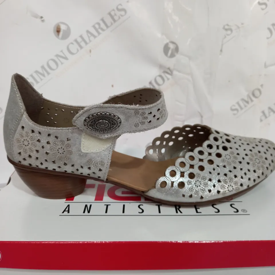 BOXED PAIR OF RIEKER ANTISTRESS HEELED SHOES IN SILVER - SIZE 7.5