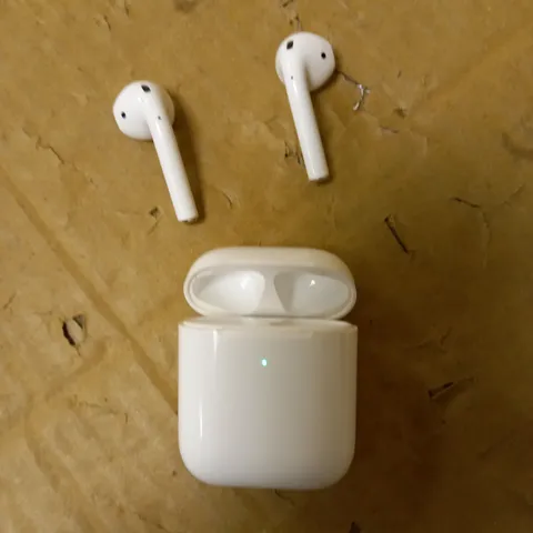 APPLE AIRPODS