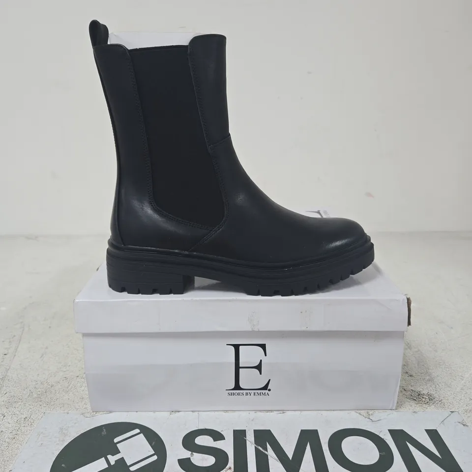 E Shoes by Emma Chelsea Boot – Black Leather, Women's size 5