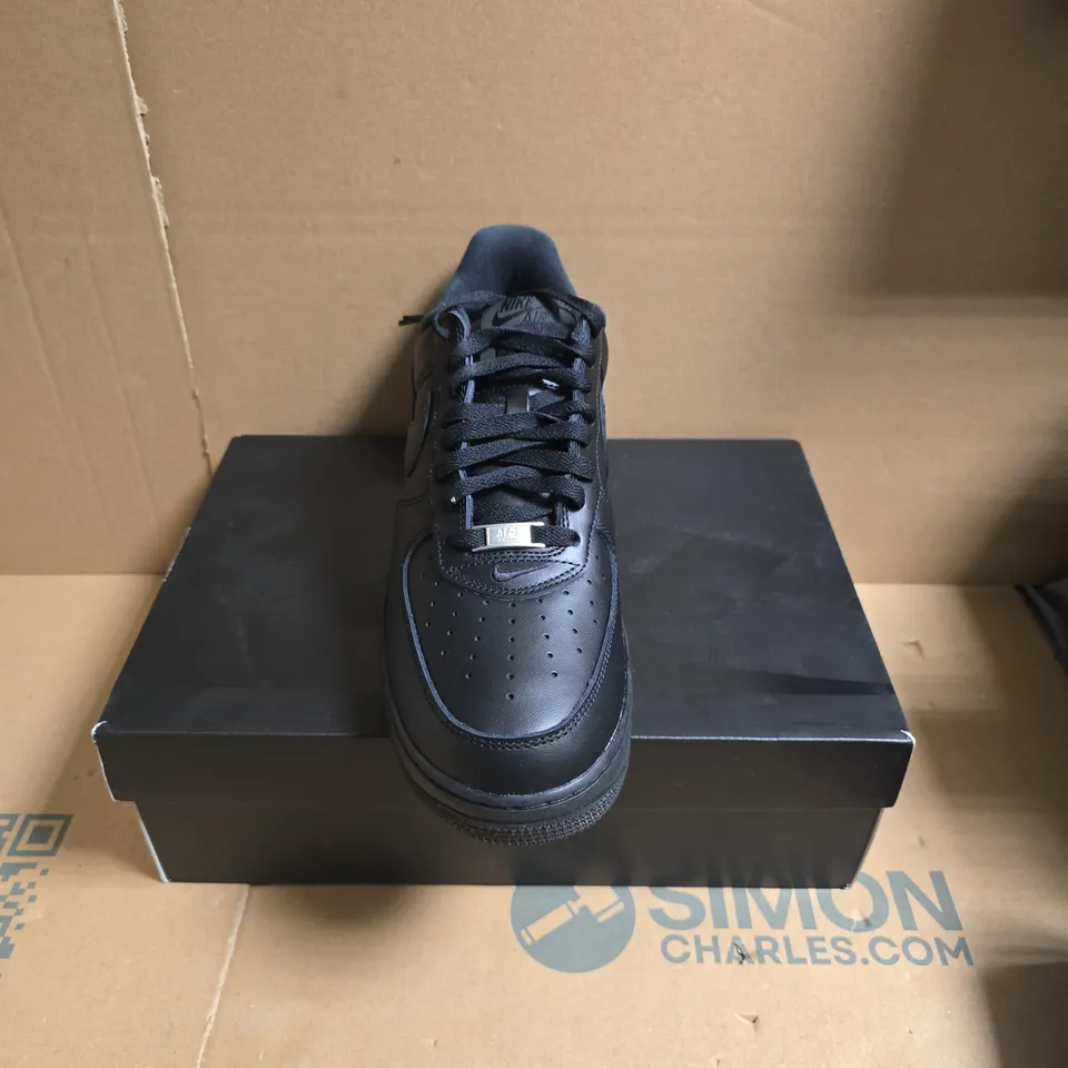 NIKE AIR FORCE 1 LOW SP – SUPREME, BLACK, UK 10