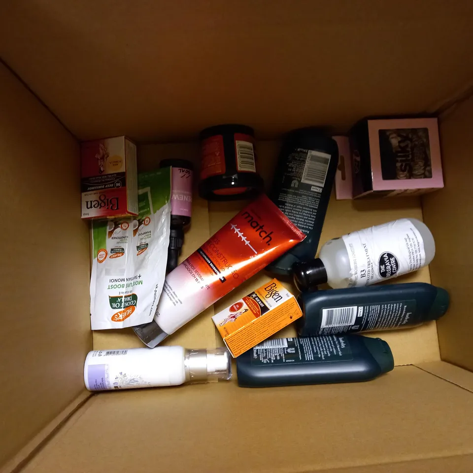 BOX OF APPROX 20 HAIR CARE ITEMS TO INCLUDE HERB CLUB CONDITIONER, BIGEN HAIR COLOUR POWDER, VITACOCO CONDTIONER
