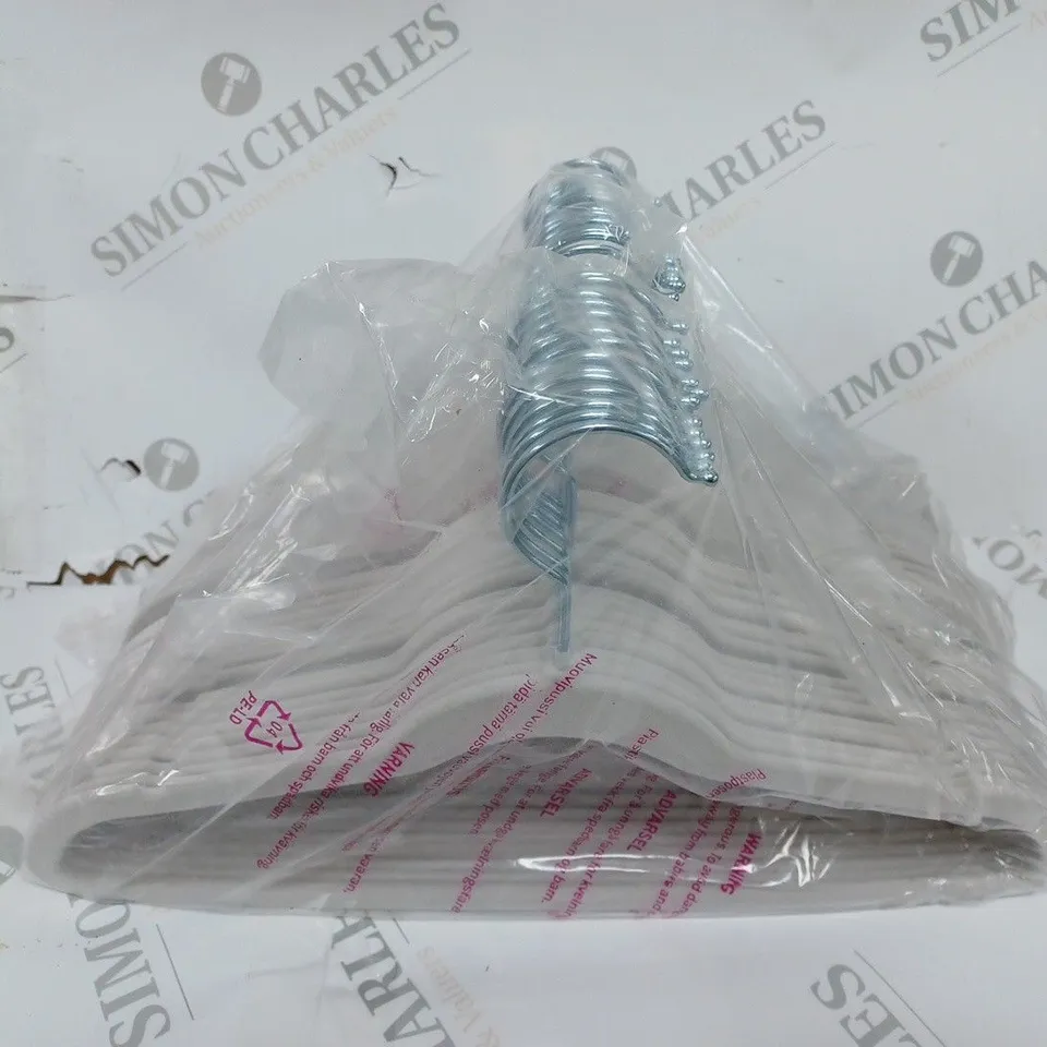 BOX OF APPROXIMATELY 32 MANGOTREE VELVET KIDS HANGERS