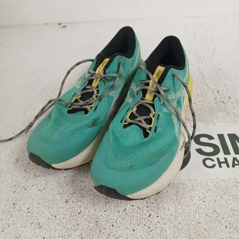 ASICS RUNNING SHOES – TURQUOISE/YELLOW, UK 13 (EU 47 / US 14)