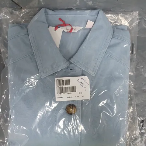 BOX OF APPROXIMATELY 15 ASSORTED CLOTHING ITEMS IN VARIOUS STYLES, SIZES, AND COLOURS - COLLECTION ONLY