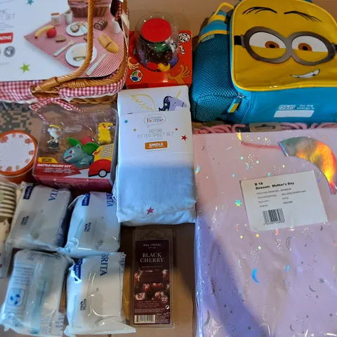 LOT OF APPROXIMATELY 30 ASSORTED HOUSEHOLD ITEMS TO INCLUDE BRITA FILTERS, GIFT BAGS AND MINIONS LUNCH BOX