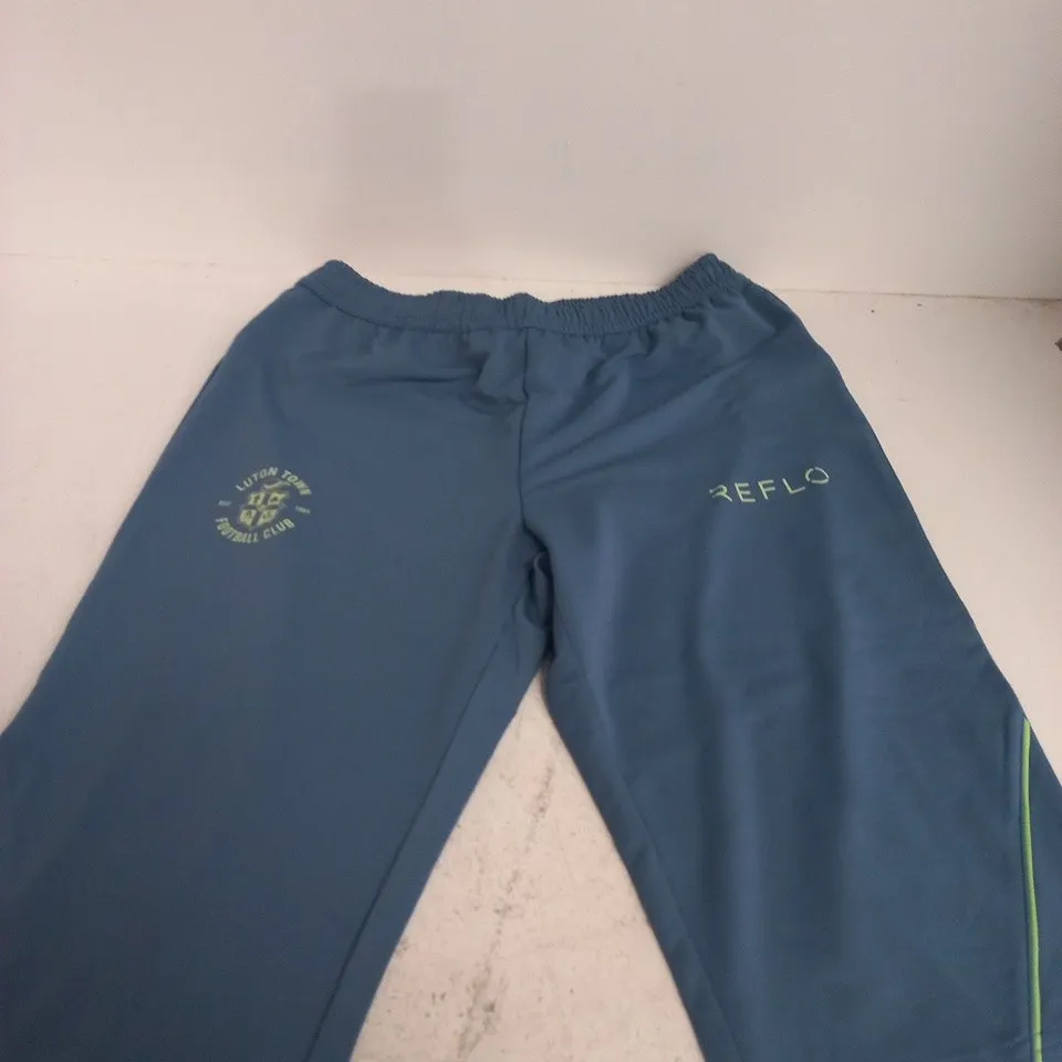 REFLO LUTON TOWN FC TRAINING SHORTS – BLUE, SIZE M (EUR M, US S) – OFFICIAL LICENSED PRODUCT