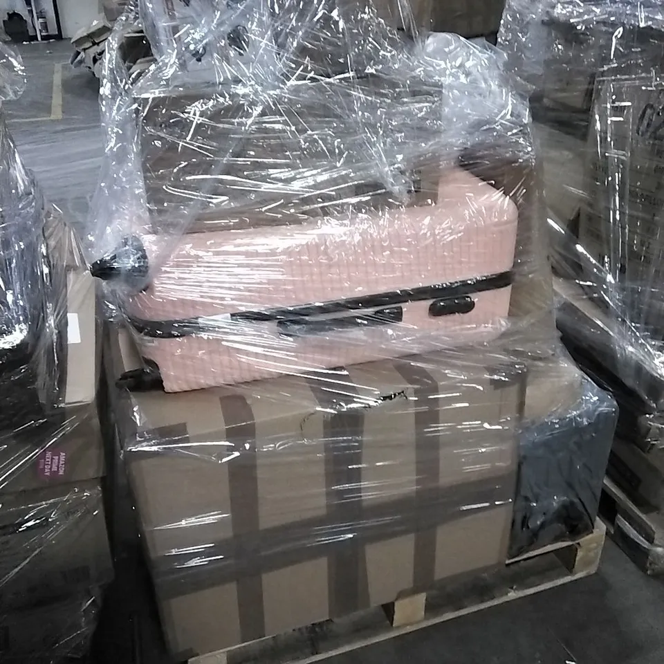 PALLET OF HOUSEHOLD ITEMS TO INCLUDE TREE SKIRT GREY, CHAIR, LUGGAGE, BAUBLES AND OTHER ASSORTED ITEMS...