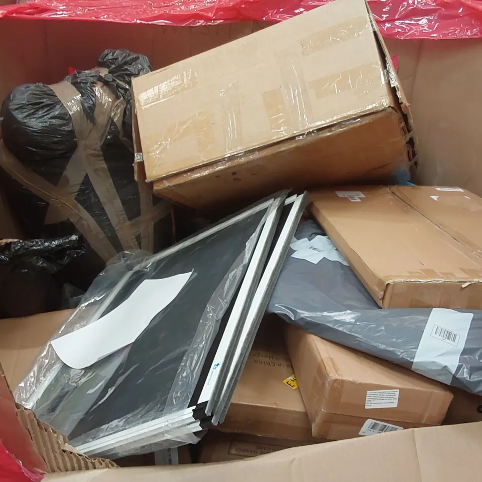 PALLET OF ASSORTED ITEMS INCLUDING: ARTIFICIAL BOXWOOD PANELS, AIR BLOWER, FOLDABLE DOG RAMP, INFLATABLE SWIMMING POOL, BED RAIL GUARD ECT