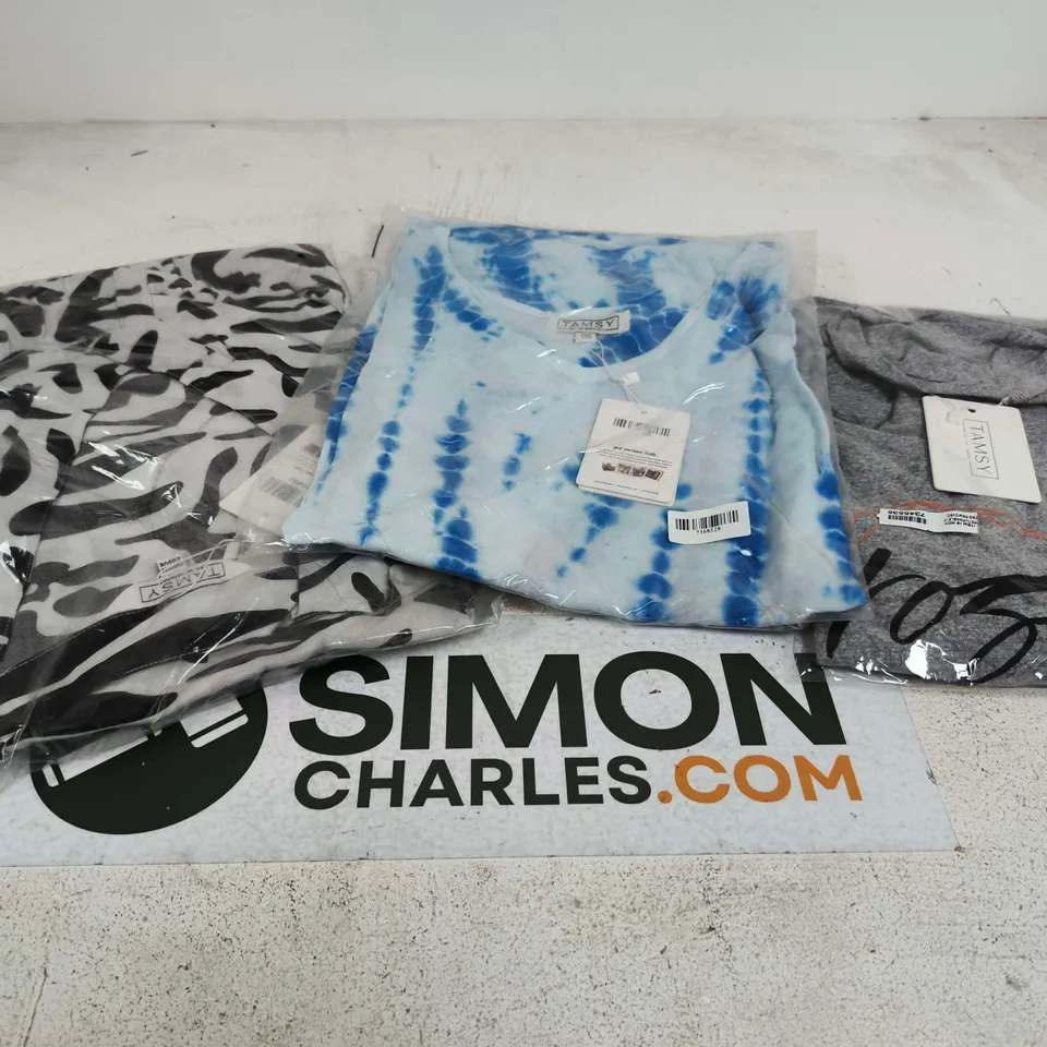 APPROXIMATELY 30 ASSORTED WOMENS CLOTHING ITEMS IN VARIOUS SIZES & STYLES