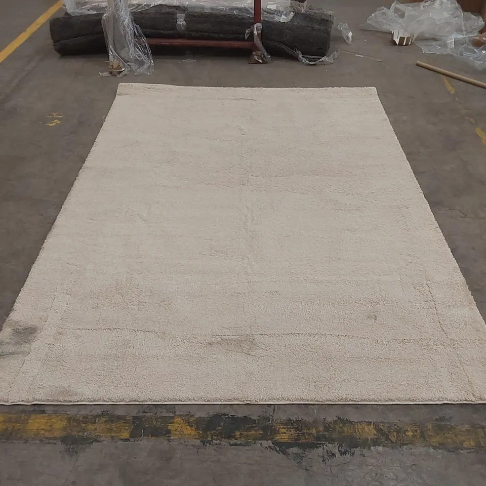 QUALITY DESIGNER DUNELM WASHABLE SNUGGLE RUG - APPROXIMATELY 286 x 198cm