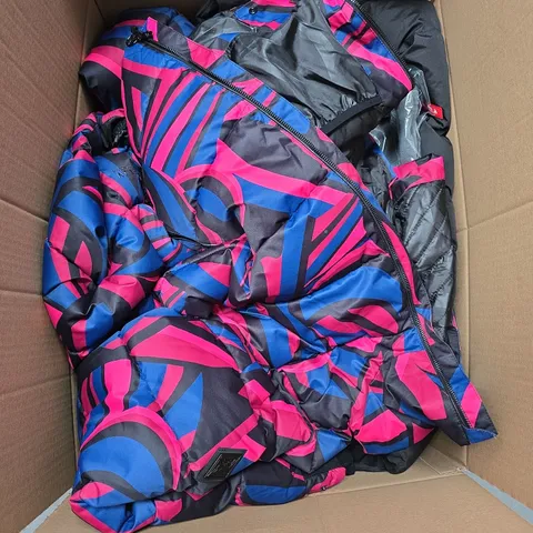 LARGE BOX OF APPROXIMATELY 20 ASSORTED CLOTHING ITEMS IN VARIOUS SIZES, STYLES AND COLOUR