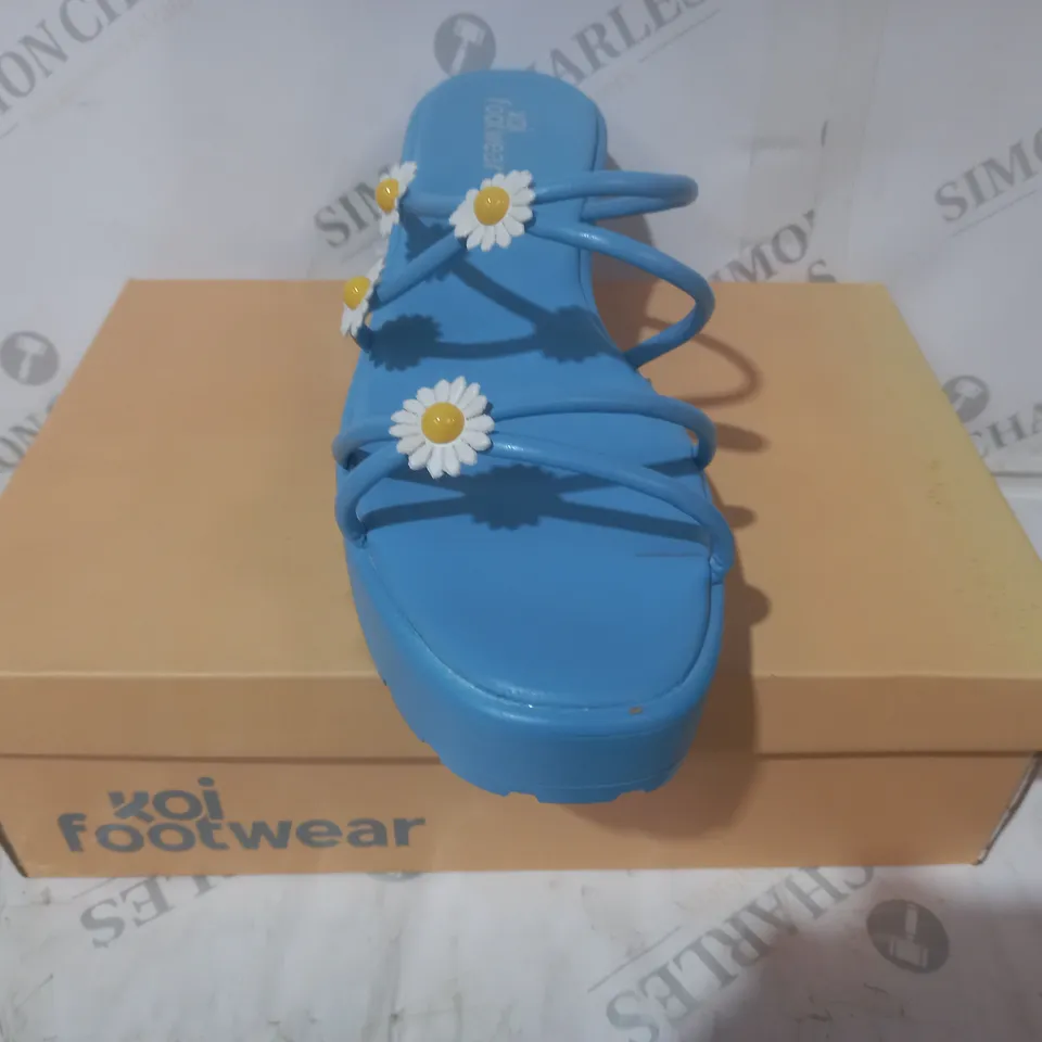 BRAND NEW BOXED PAIR OF KOI VEGAN LEATHER BLOOMING DAISY OASIS STRAPPY SLIDERS IN BLUE UK SIZE 11