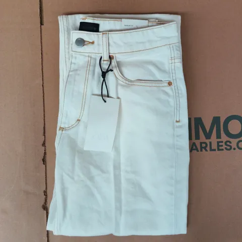 ZARA REGULAR FIT HIGH RISE JEANS IN WHITE SIZE UK 8