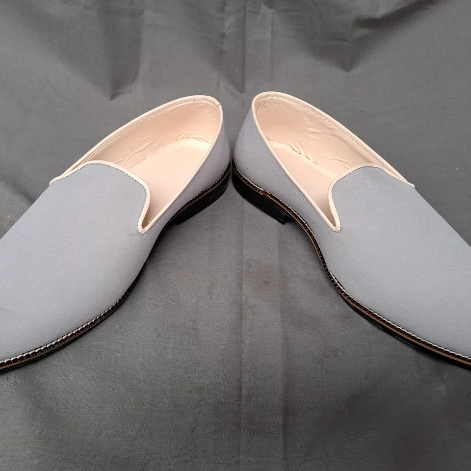 BOXED PAIR OF DESIGNER SLIP-ON SHOES IN GREY SIZE UNSPECIFIED