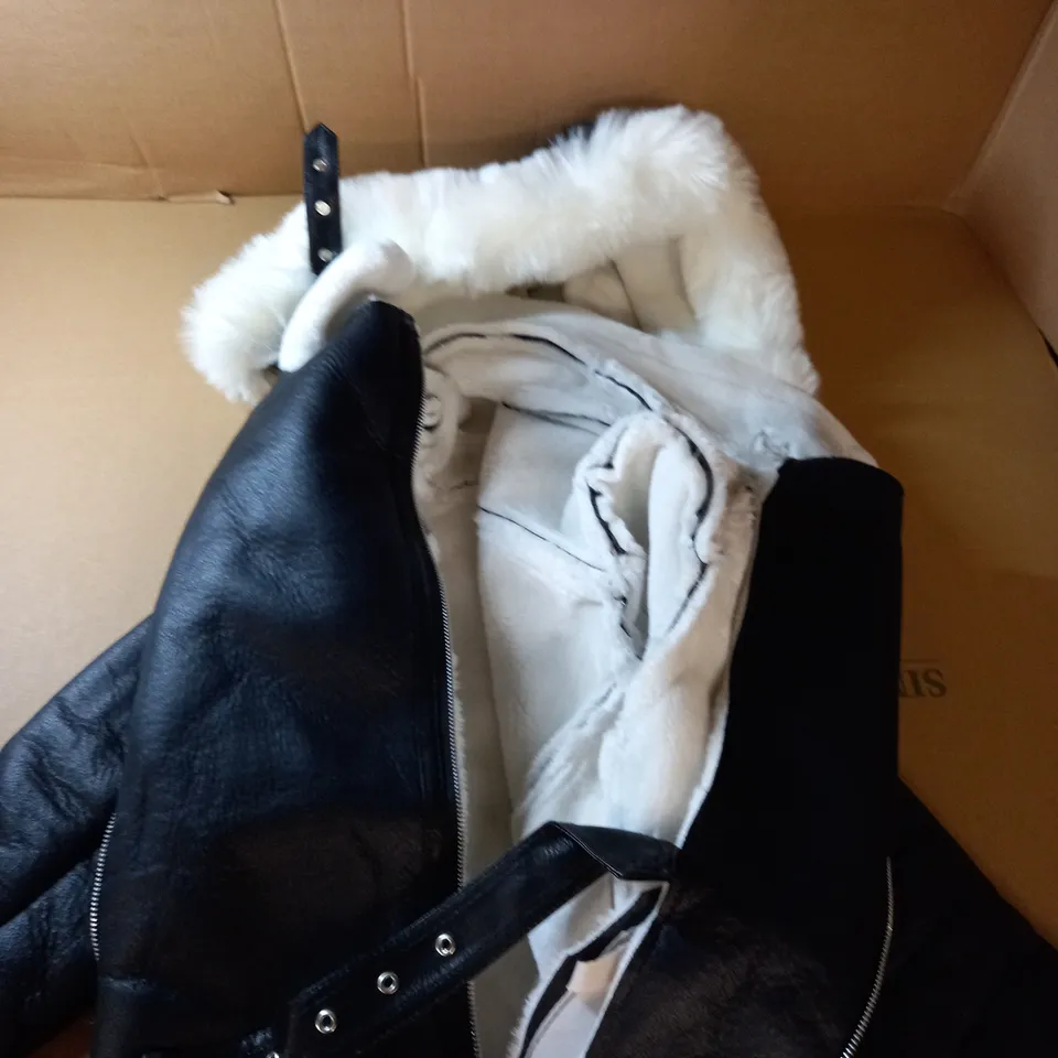 SHEIN FAUX FUR TRIMMED ZIP UP JACKET - M