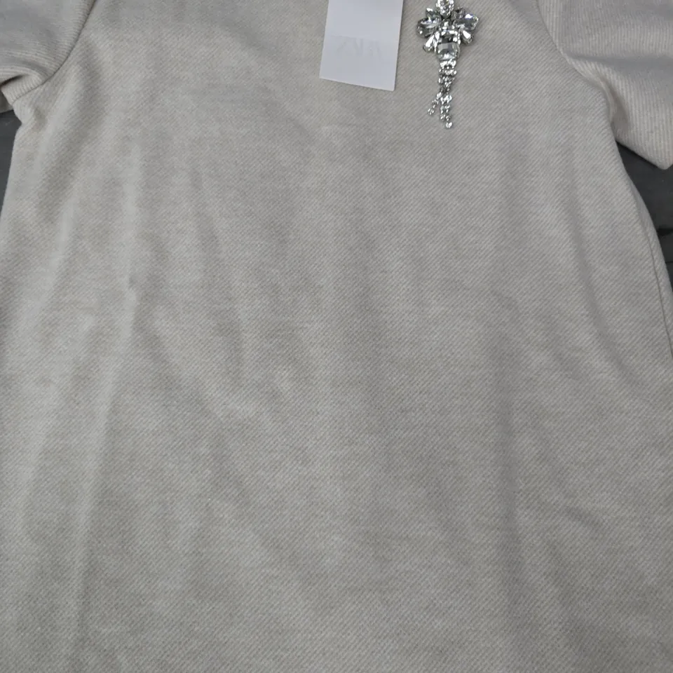 ZARA GREY KNIT JUMPER WITH DECORATIVE RHINESTONE BROOCH