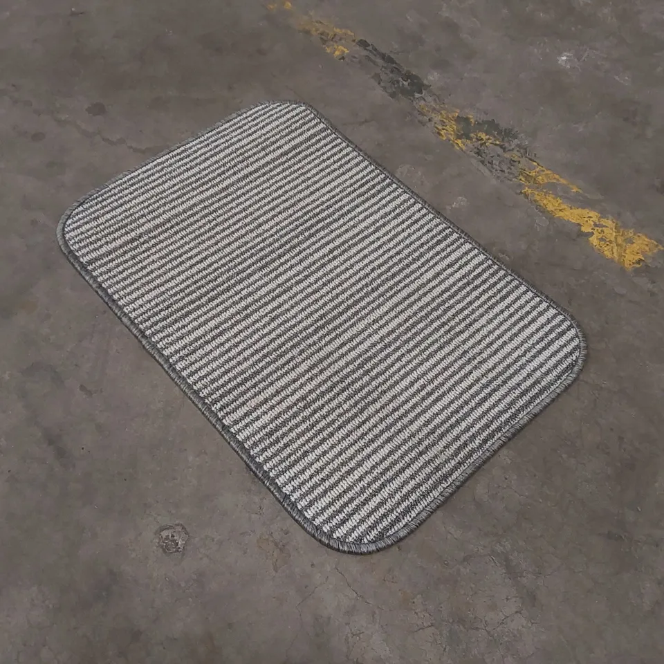 QUALITY DESIGNER RUG - APPROXIMATELY 75 x 51cm